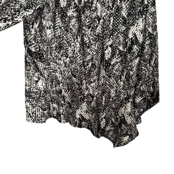 Susan Graver Women's Black & White Asymmetrical Hem Blouse Size M 100% Polyester - Picture 5 of 12